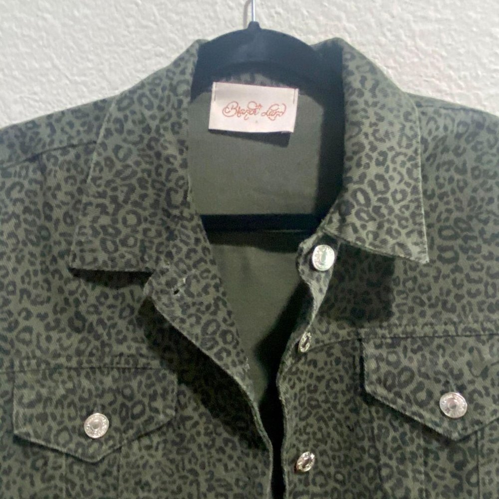 Brandi Land Real Housewives Leopard Cropped Jacket - Picture 4 of 6